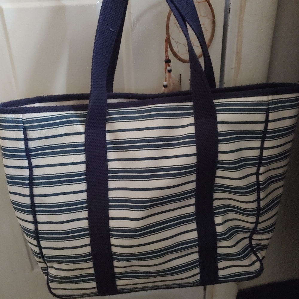 Gap tote